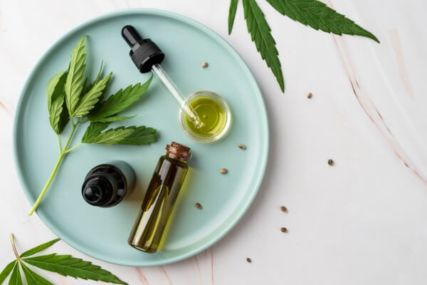 cannabis-oil-bottle-assortment